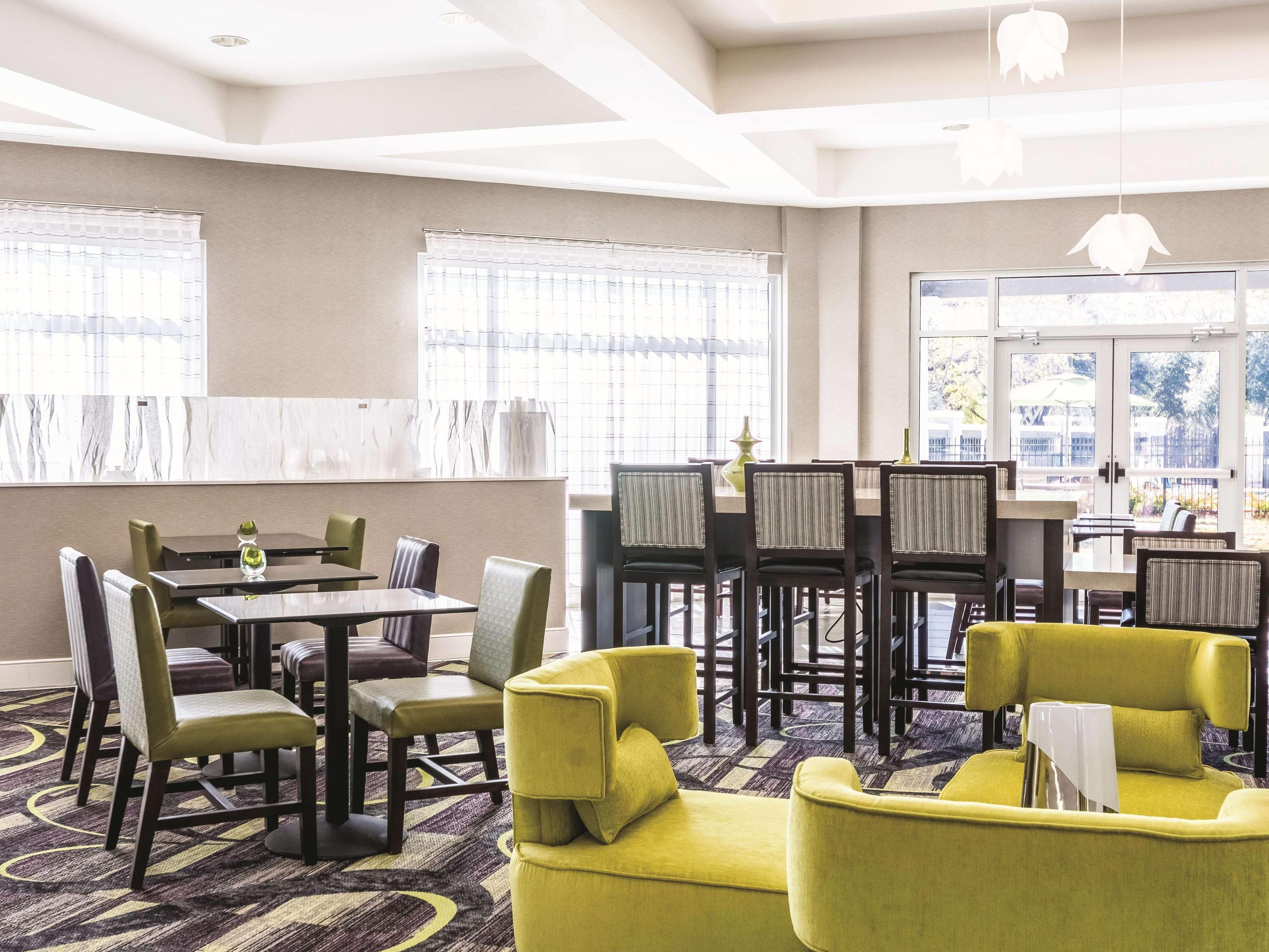 Отель La Quinta By Wyndham Alexandria Airport Экстерьер фото